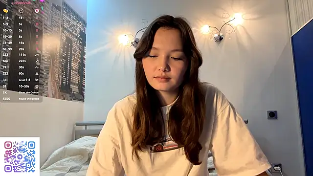 KiraVelvet online show from September 18, 2025, 10:17 am