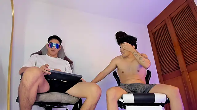 sotooliver3 online show from November 12, 2025, 8:52 pm