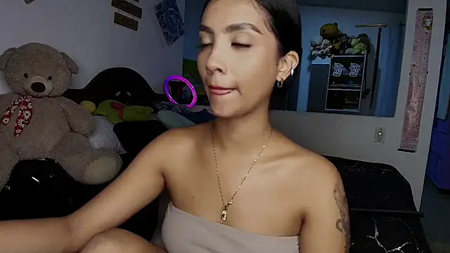 mia yireth online show from September 25, 2025, 11:41 pm