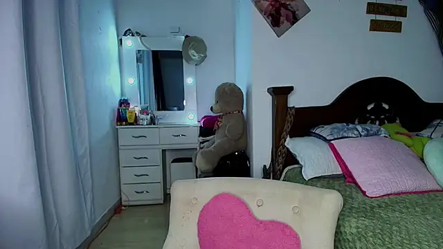 mia yireth online show from October 18, 2025, 12:24 am