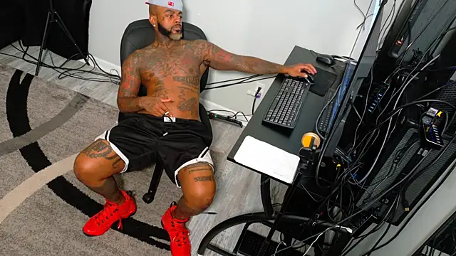 Snapshot of SLANGONDEMHOES chatting on October 29, 2025, 1:30 am SLANGONDEMHOES online show from October 29, 2025, 1:30 am