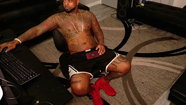 SLANGONDEMHOES online show from May 3, 2026, 4:57 pm