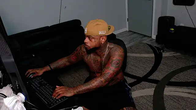 SLANGONDEMHOES online show from May 4, 2026, 7:43 pm