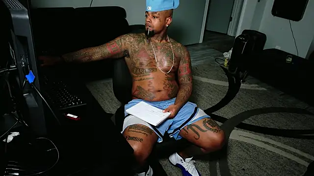 SLANGONDEMHOES online show from June 11, 2026, 10:35 am