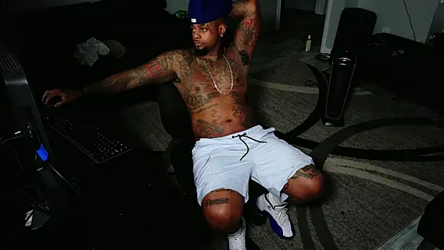 SLANGONDEMHOES online show from June 12, 2026, 4:44 am