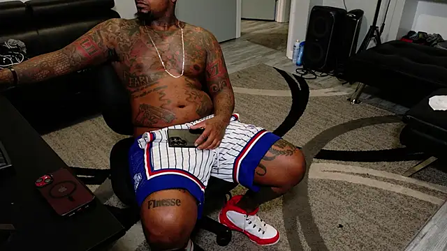 SLANGONDEMHOES online show from July 15, 2026, 2:33 pm