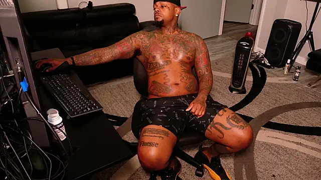 SLANGONDEMHOES online show from July 22, 2026, 3:04 pm