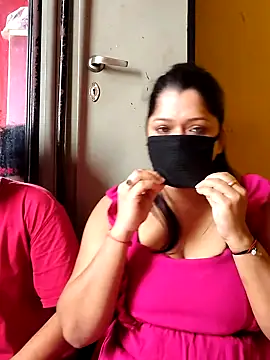 Snapshot of Hottie_couple69 chatting on October 8, 2025, 6:00 am Hottie couple69 online show from October 8, 2025, 6:00 am