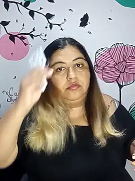 Snapshot of curvy_diva_ chatting on September 15, 2025, 11:10 am curvy diva  online show from September 15, 2025, 11:10 am