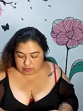 Snapshot of curvy_diva_ chatting on October 8, 2025, 9:29 am curvy diva  online show from October 8, 2025, 9:29 am