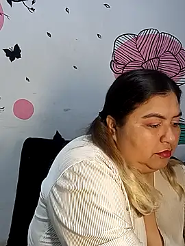 Snapshot of curvy_diva_ chatting on October 14, 2025, 1:12 pm curvy diva  online show from October 14, 2025, 1:12 pm