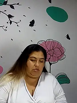 Snapshot of curvy_diva_ chatting on October 15, 2025, 11:10 am curvy diva  online show from October 15, 2025, 11:10 am