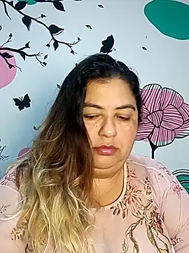 Snapshot of curvy_diva_ chatting on October 24, 2025, 11:06 am curvy diva  online show from October 24, 2025, 11:06 am