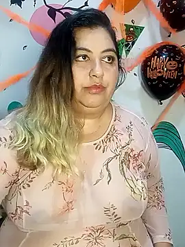 curvy diva  online show from October 28, 2025, 1:14 pm