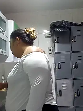 curvy diva  online show from December 19, 2025, 10:22 am