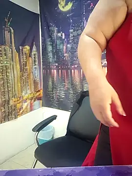 curvy diva  online show from April 26, 2026, 10:02 am