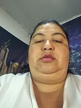 curvy diva  online show from May 6, 2026, 10:09 am