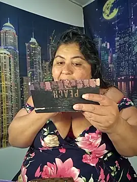 curvy diva  online show from May 7, 2026, 9:58 am