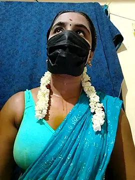 Snapshot of mini-queen chatting on October 6, 2025, 1:19 pm mini-queen online show from October 6, 2025, 1:19 pm