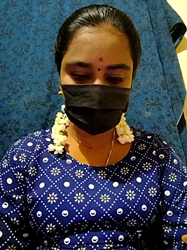 Snapshot of mini-queen chatting on October 8, 2025, 4:48 pm mini-queen online show from October 8, 2025, 4:48 pm