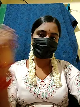 Snapshot of mini-queen chatting on October 10, 2025, 5:23 pm mini-queen online show from October 10, 2025, 5:23 pm