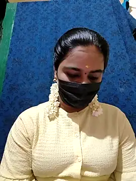 Snapshot of mini-queen chatting on October 11, 2025, 7:29 am mini-queen online show from October 11, 2025, 7:29 am