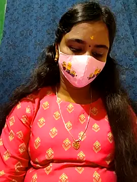 Snapshot of mini-queen chatting on October 17, 2025, 9:45 am mini-queen online show from October 17, 2025, 9:45 am