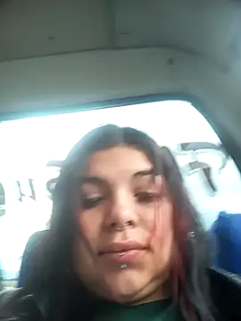 snow belle online show from December 1, 2025, 6:02 pm