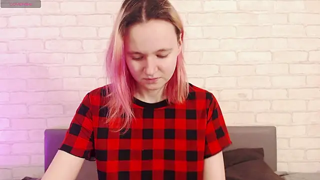 Ericha Stone online show from February 1, 2026, 7:51 am