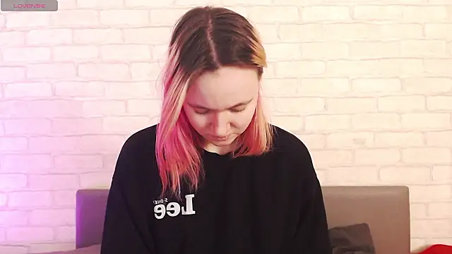 Ericha Stone online show from February 17, 2026, 1:13 am