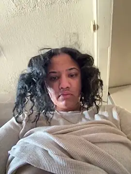 StylishEchium online show from April 8, 2026, 7:25 pm