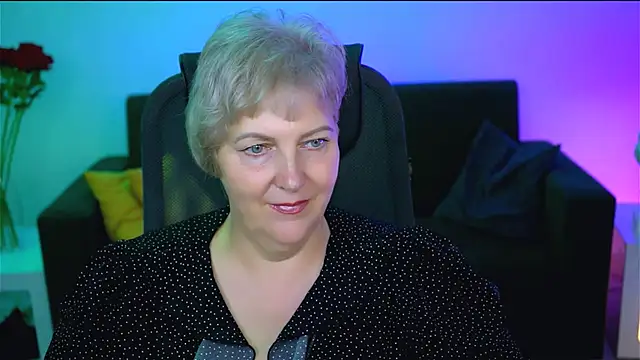 MaryMogan online show from October 14, 2025, 4:13 am