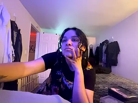 Prettyghost 666 online show from September 17, 2025, 7:37 pm