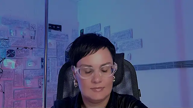 LauraDavidsons online show from November 14, 2025, 4:28 pm