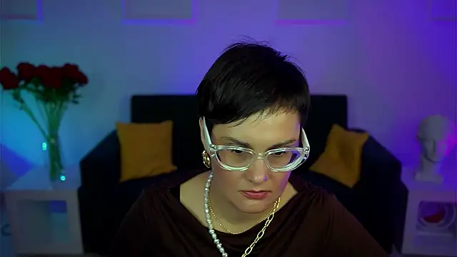 LauraDavidsons online show from November 22, 2025, 8:08 pm