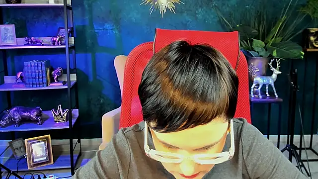 LauraDavidsons online show from December 21, 2025, 6:59 pm