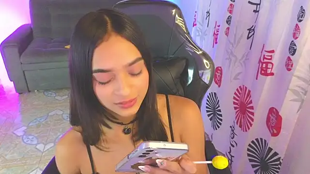 Snapshot of Gia_flame_ chatting on September 24, 2025, 5:33 am Gia flame online show from September 24, 2025, 5:33 am