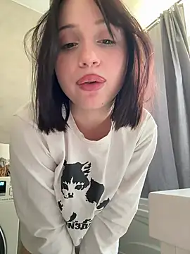 YourLittleDevil online show from June 27, 2026, 12:22 pm