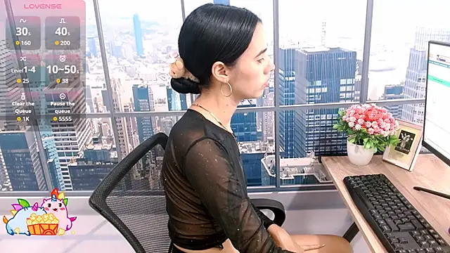 vanesa19  online show from October 6, 2025, 1:52 pm