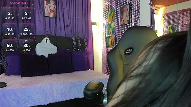 Snapshot of Moon_Play chatting on October 9, 2025, 3:32 pm Moon Play online show from October 9, 2025, 3:32 pm