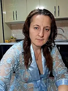 Fluturas2 online show from November 7, 2025, 10:43 pm