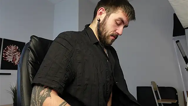 Mike Platano online show from October 4, 2025, 1:42 pm