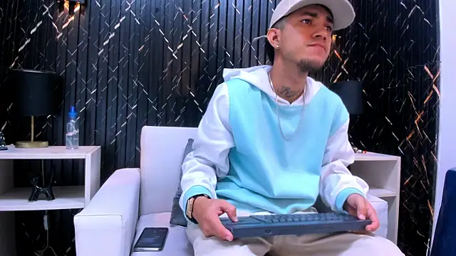 Snapshot of tattoos22 chatting on November 24, 2025, 1:00 pm tattoos22 online show from November 24, 2025, 1:00 pm