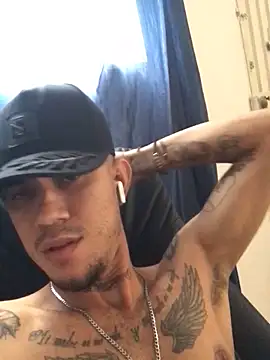 Snapshot of tattoos22 chatting on November 26, 2025, 7:59 pm tattoos22 online show from November 26, 2025, 7:59 pm