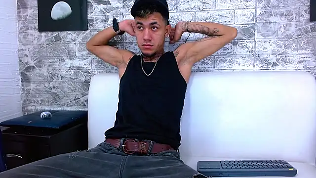 Snapshot of tattoos22 chatting on November 29, 2025, 11:35 am tattoos22 online show from November 29, 2025, 11:35 am