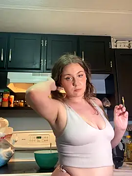 Snapshot of EllieMelts chatting on October 8, 2025, 12:30 am EllieMelts online show from October 8, 2025, 12:30 am