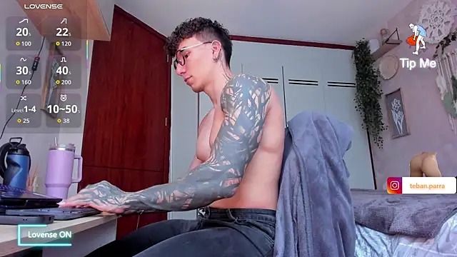 Snapshot of estebandi_do chatting on November 12, 2025, 12:05 pm estebandi do online show from November 12, 2025, 12:05 pm