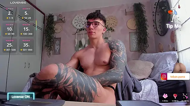 Snapshot of estebandi_do chatting on November 14, 2025, 8:07 pm estebandi do online show from November 14, 2025, 8:07 pm