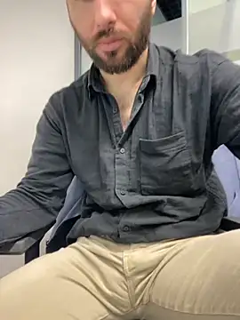 Snapshot of speddy34 chatting on October 24, 2025, 6:10 am speddy34 online show from October 24, 2025, 6:10 am