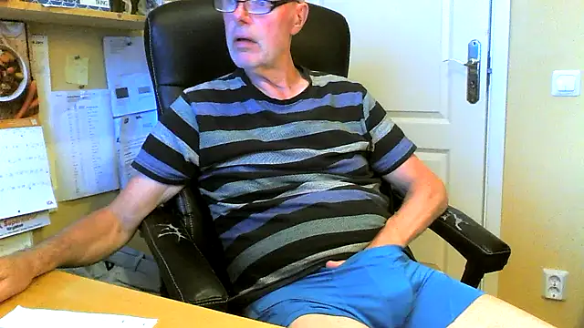 Snapshot of Klipparn chatting on May 24, 2026, 6:13 pm Klipparn online show from May 24, 2026, 6:13 pm